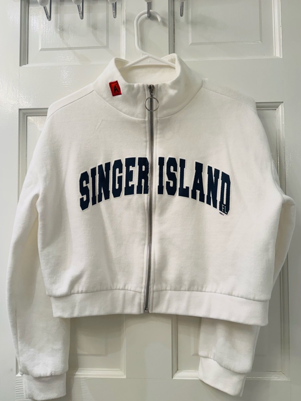 Aquaaddict cropped zip front sweatshirt.  Metal ring zipper. Snow White